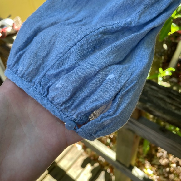 Old navy slight bell sleeve linen shirt - Picture 3 of 7